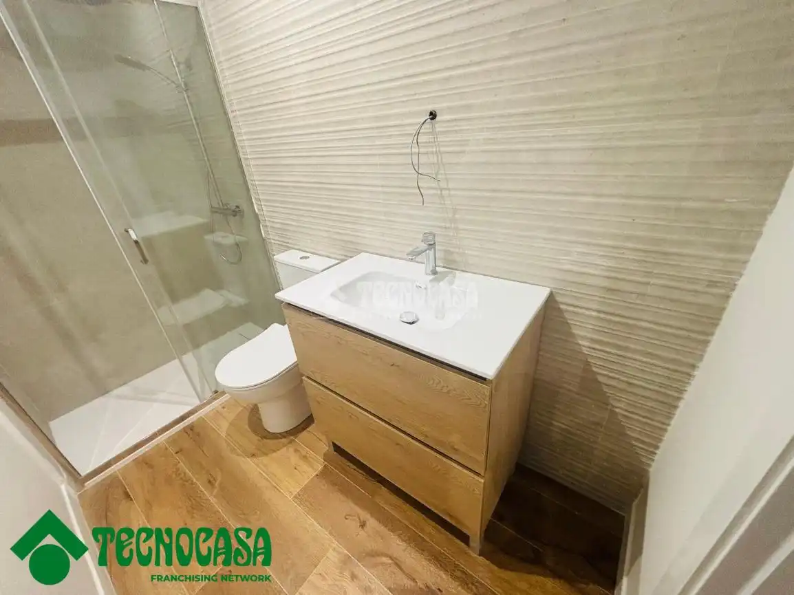Bathroom of Flat for sale in Toledo  with Air Conditioner and Private garden