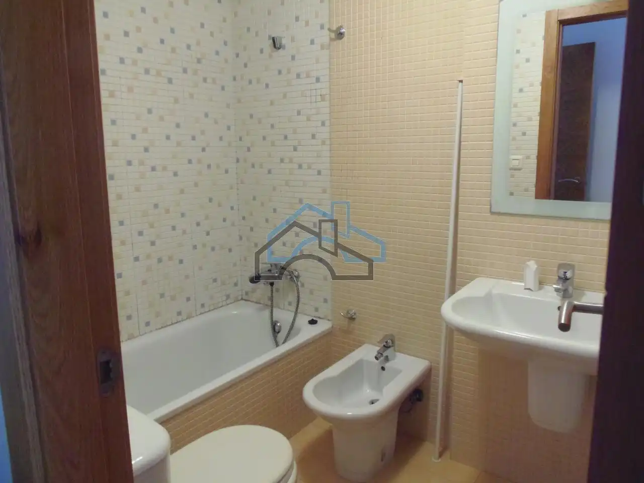 Baño de Apartamento de alquiler en Cambre  con Calefacción, Parquet y Trastero