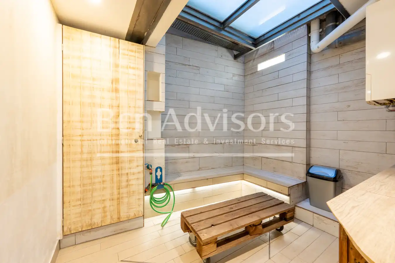 Bathroom of Duplexes for sale in Barcelona  with Air Conditioner, Heating and Parquet flooring