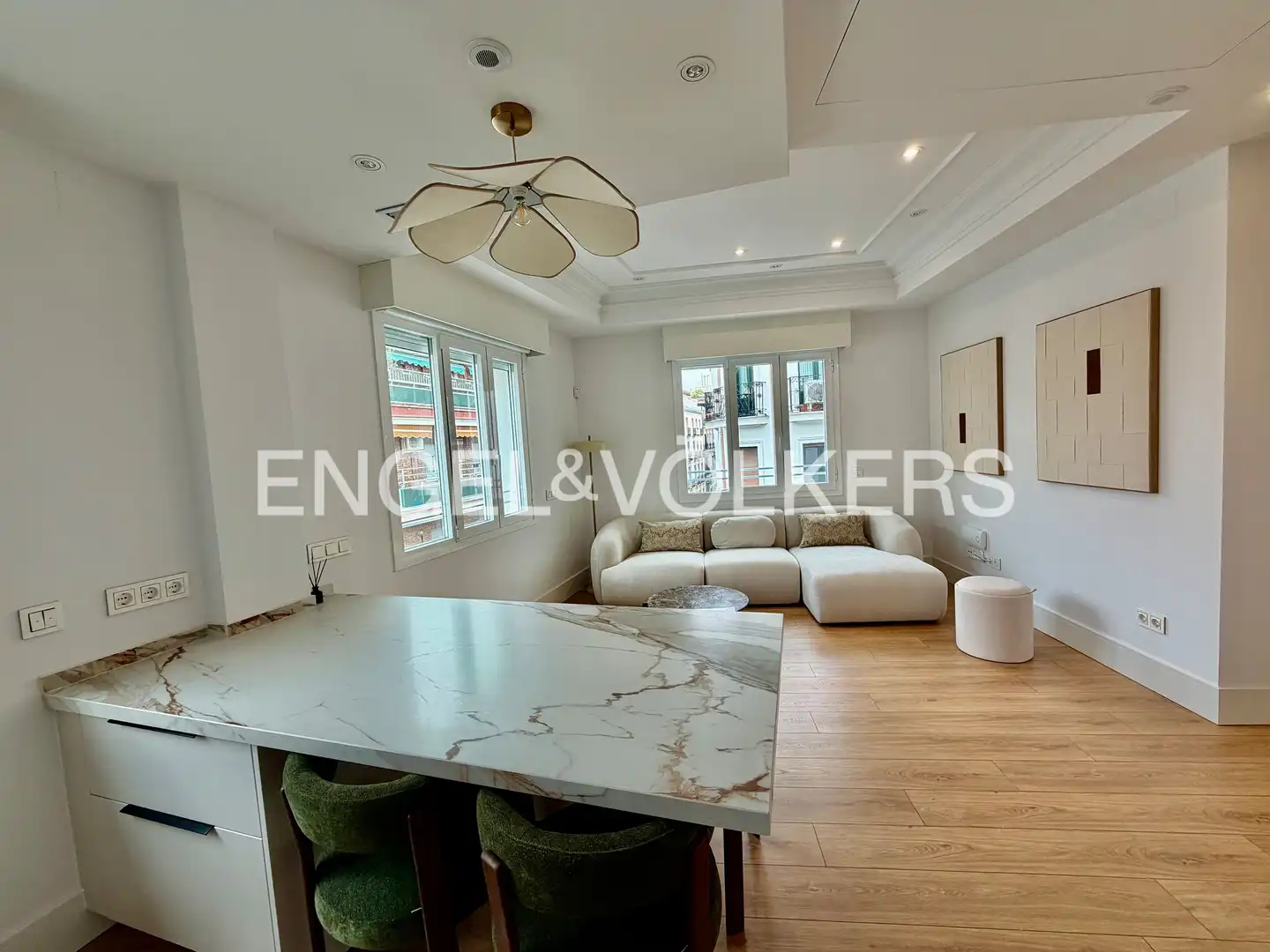 Living room of Flat for rent in Madrid  with Air Conditioner, Heating and Storage room