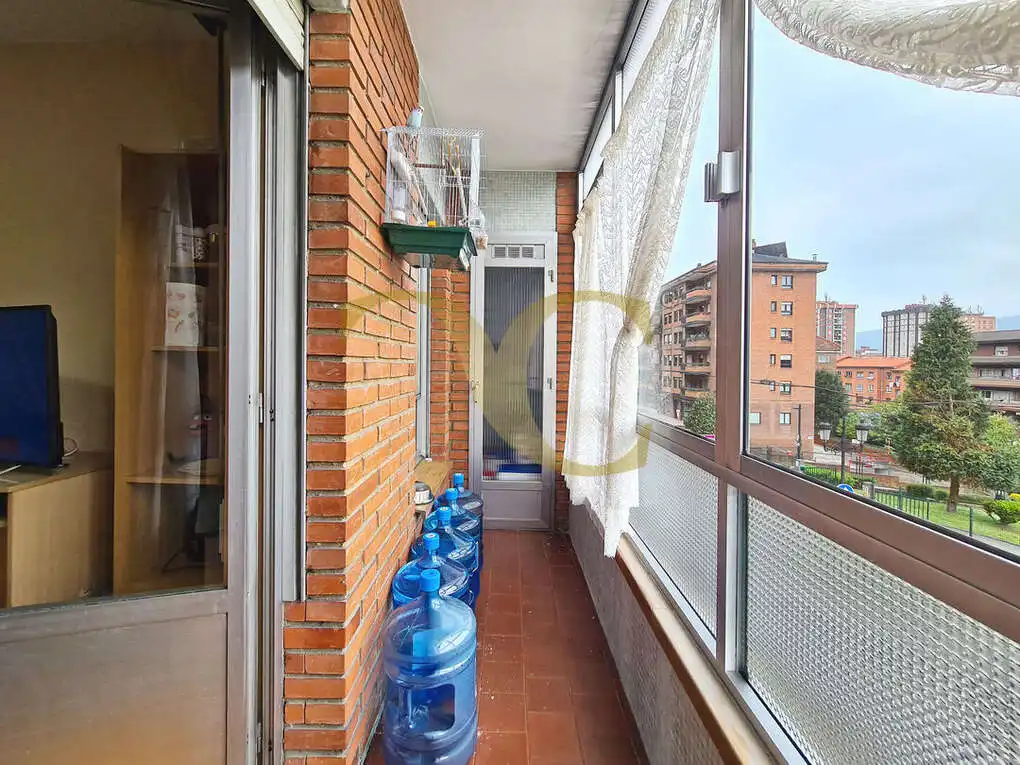 Terrassa de Pis en venda en Oviedo  amb Calefacció