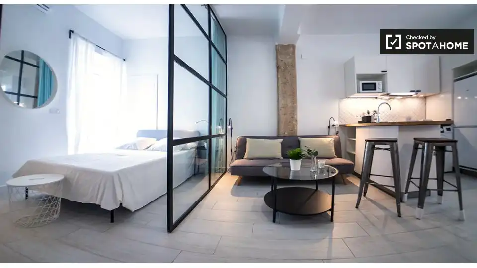 Bedroom of Flat for rent in Valencia  with Air Conditioner, Heating and Furnished
