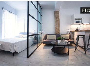 Appartamento con balcone in affitto a Benicalap