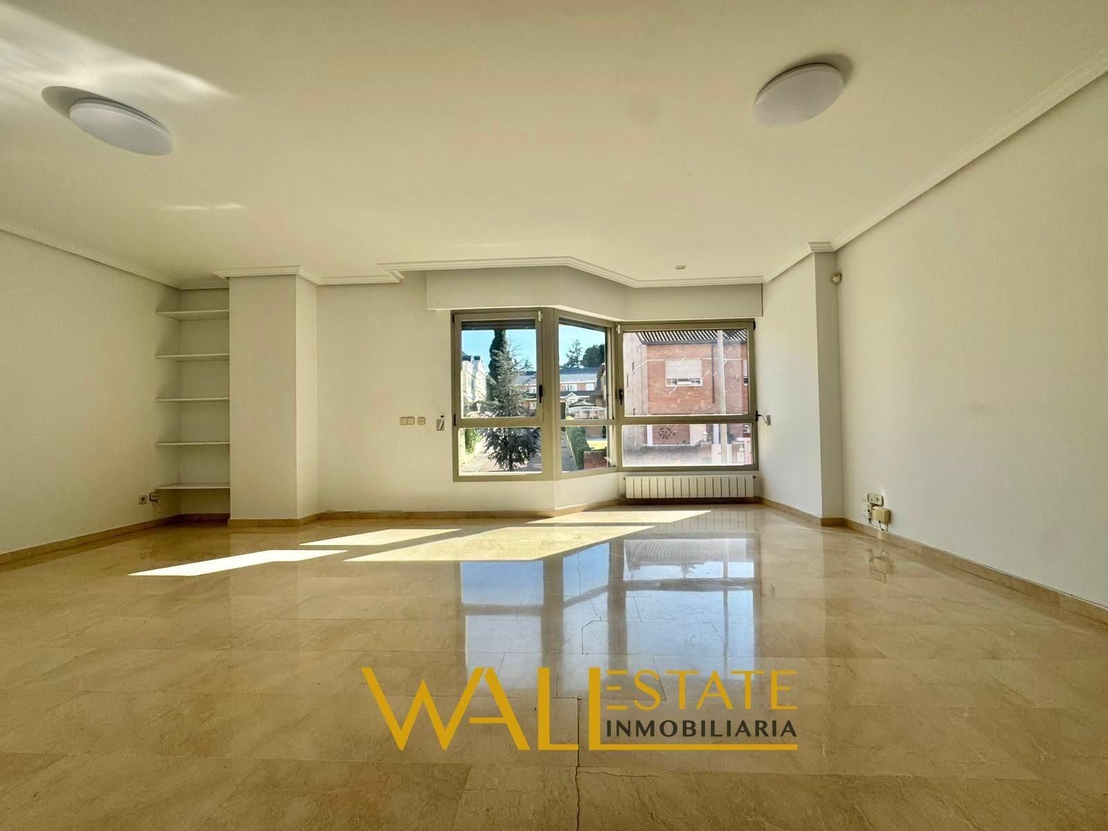 Sala de estar de Piso en venta en  Madrid Capital con Aire acondicionado, Calefacción y Jardín privado