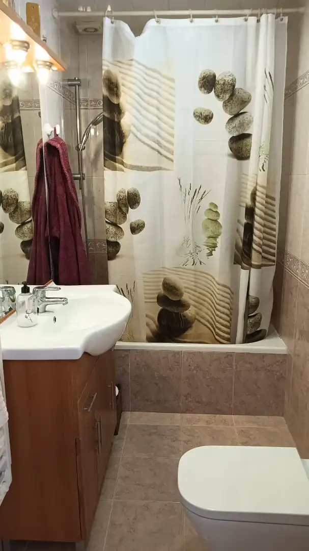Baño de Casa adosada en venta en Vilanova i la Geltrú con Aire acondicionado, Calefacción y Jardín privado
