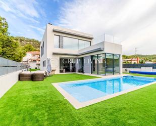 Vista exterior de Casa o xalet de lloguer en Sant Pere de Ribes amb Aire condicionat, Terrassa i Piscina