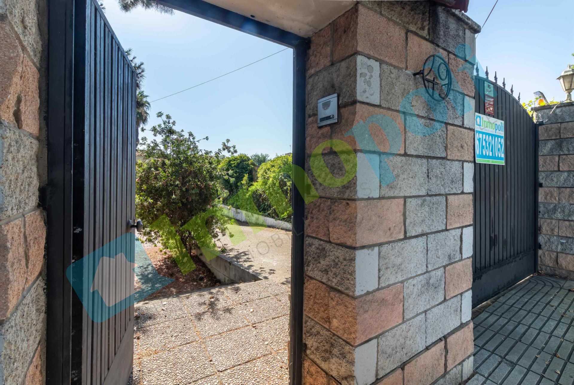 Vista exterior de Casa o xalet en venda en Badajoz Capital amb Aire condicionat, Jardí privat i Terrassa