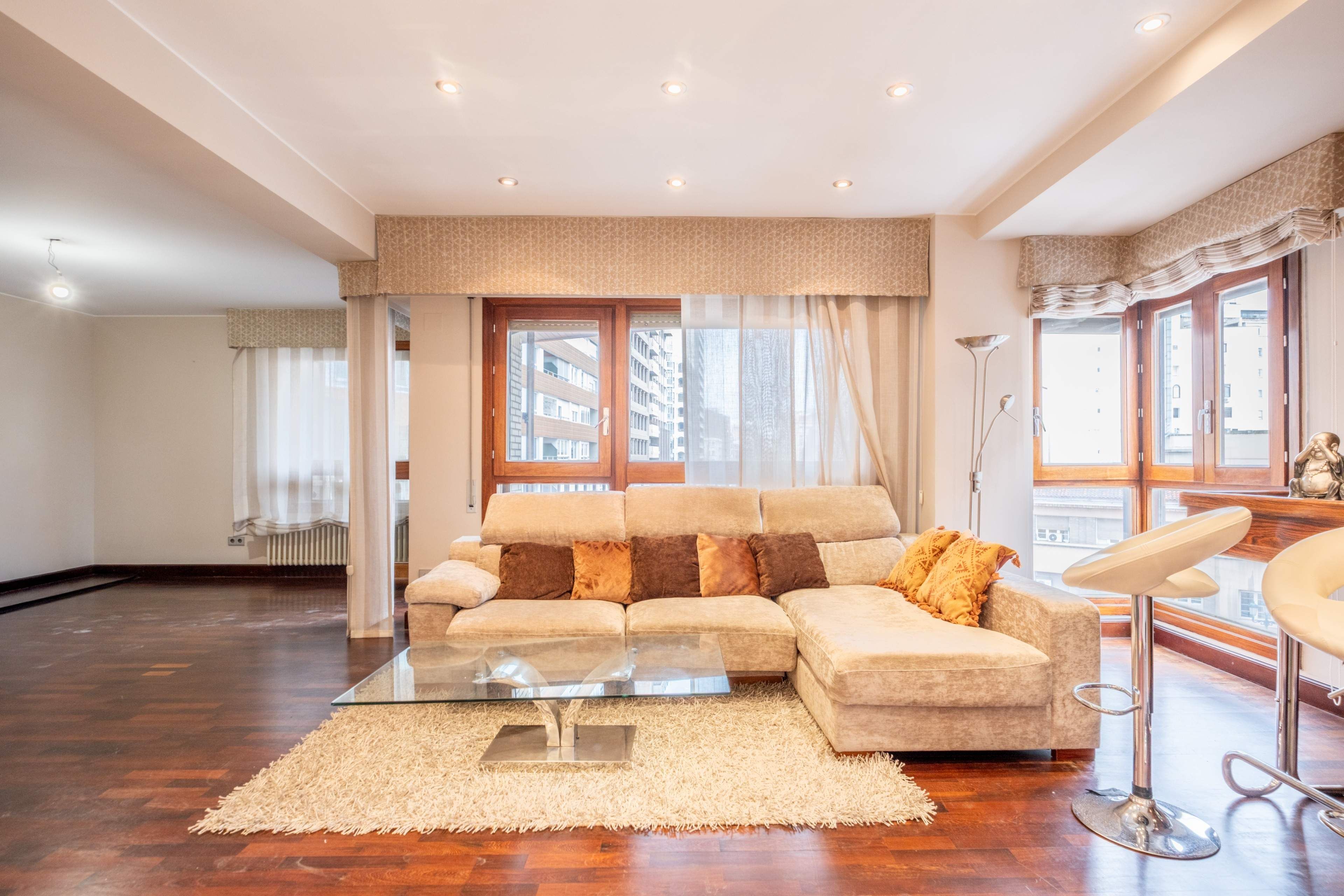 Living room of Flat to rent in  Zaragoza Capital  with Air Conditioner, Heating and Parquet flooring