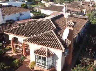 Chalet con piscina en venta en Los Gallos