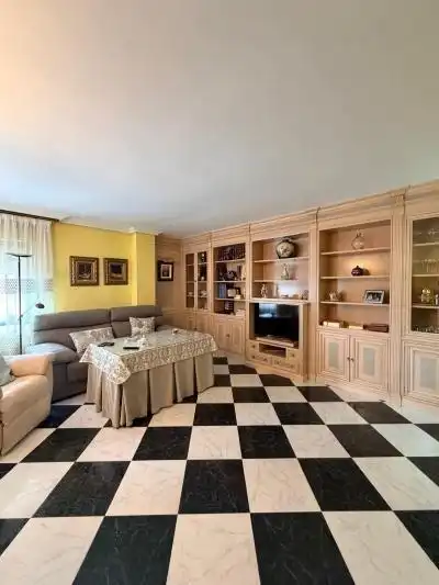 Sala de estar de Piso en venta en Badajoz con Calefacción, Terraza y Trastero