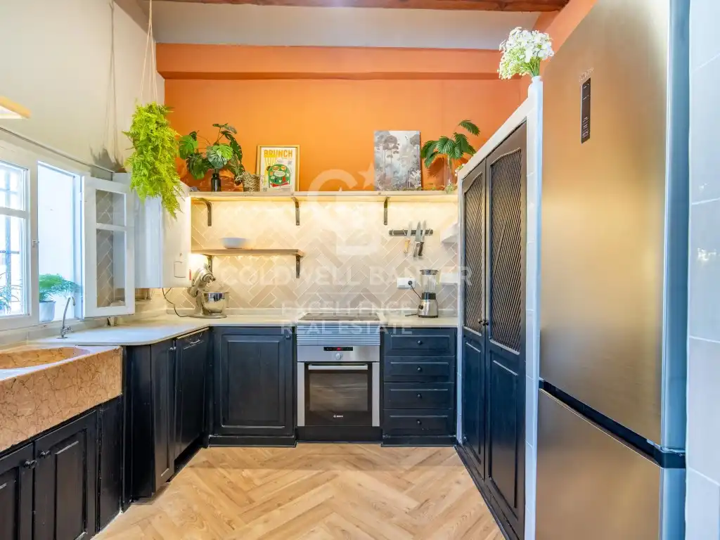 Kitchen of Flat for sale in Valencia  with Air Conditioner, Heating and Oven