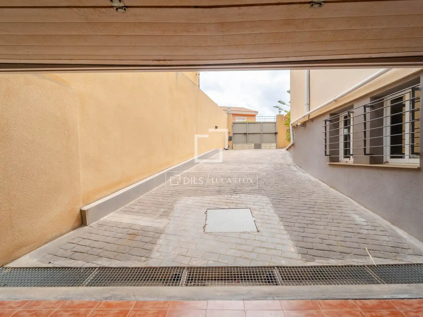 Vista exterior de Casa o xalet en venda en Bétera amb Aire condicionat, Calefacció i Jardí privat