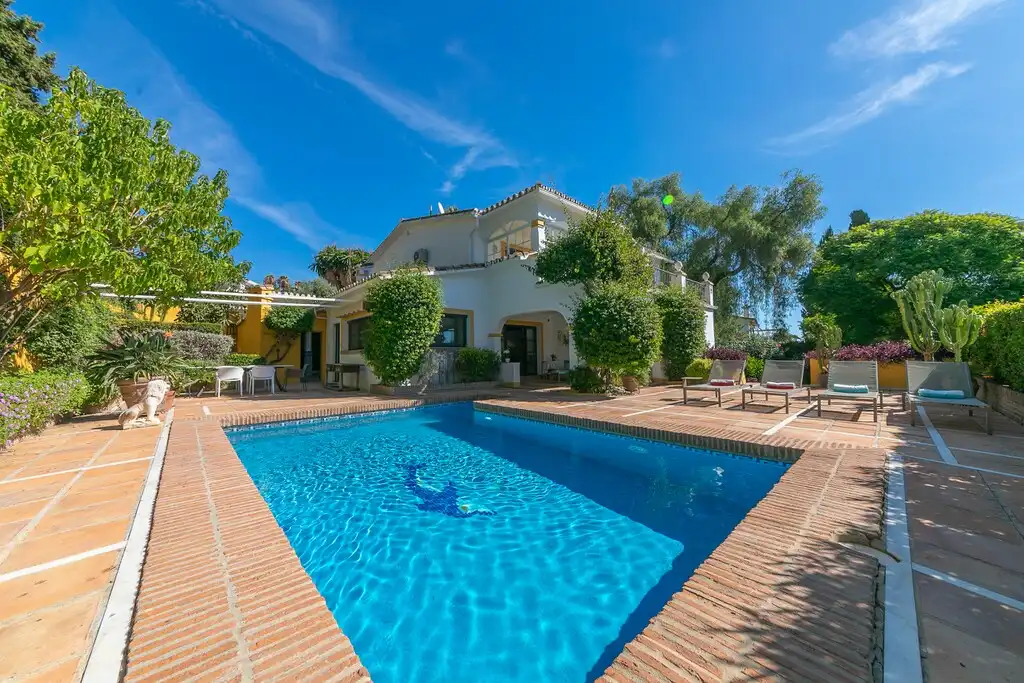Villa mit Pool zur Miete in San Pedro de Alcántara