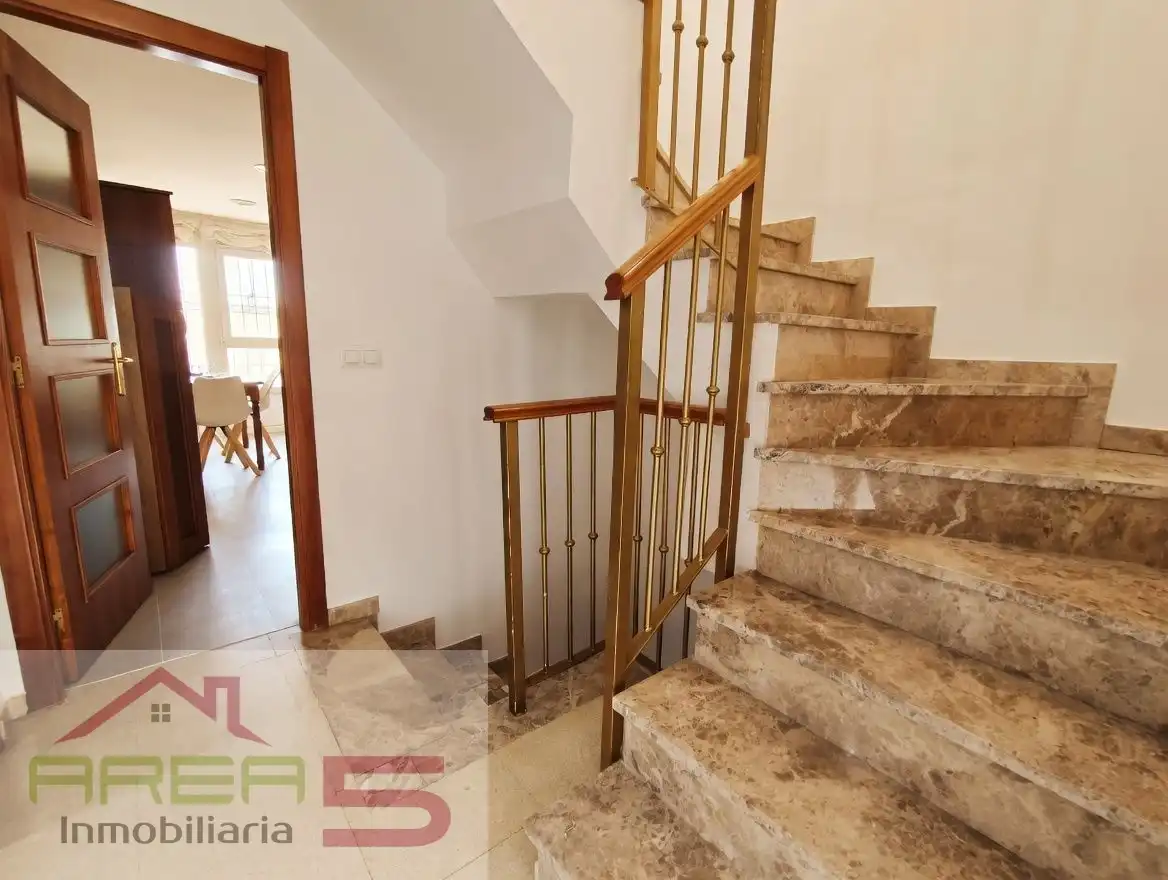 Casa adosada de lloguer en Mérida amb Aire condicionat, Calefacció i Parquet