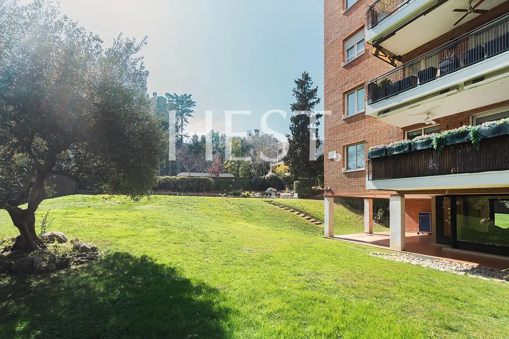 Vista exterior de Piso en venta en Barcelona con Aire acondicionado, Calefacción y Jardín privado