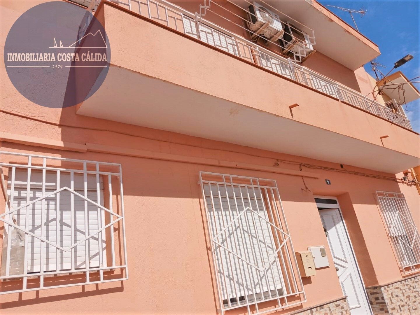 Vista exterior de Casa adosada en venda en Águilas amb Aire condicionat, Calefacció i Moblat