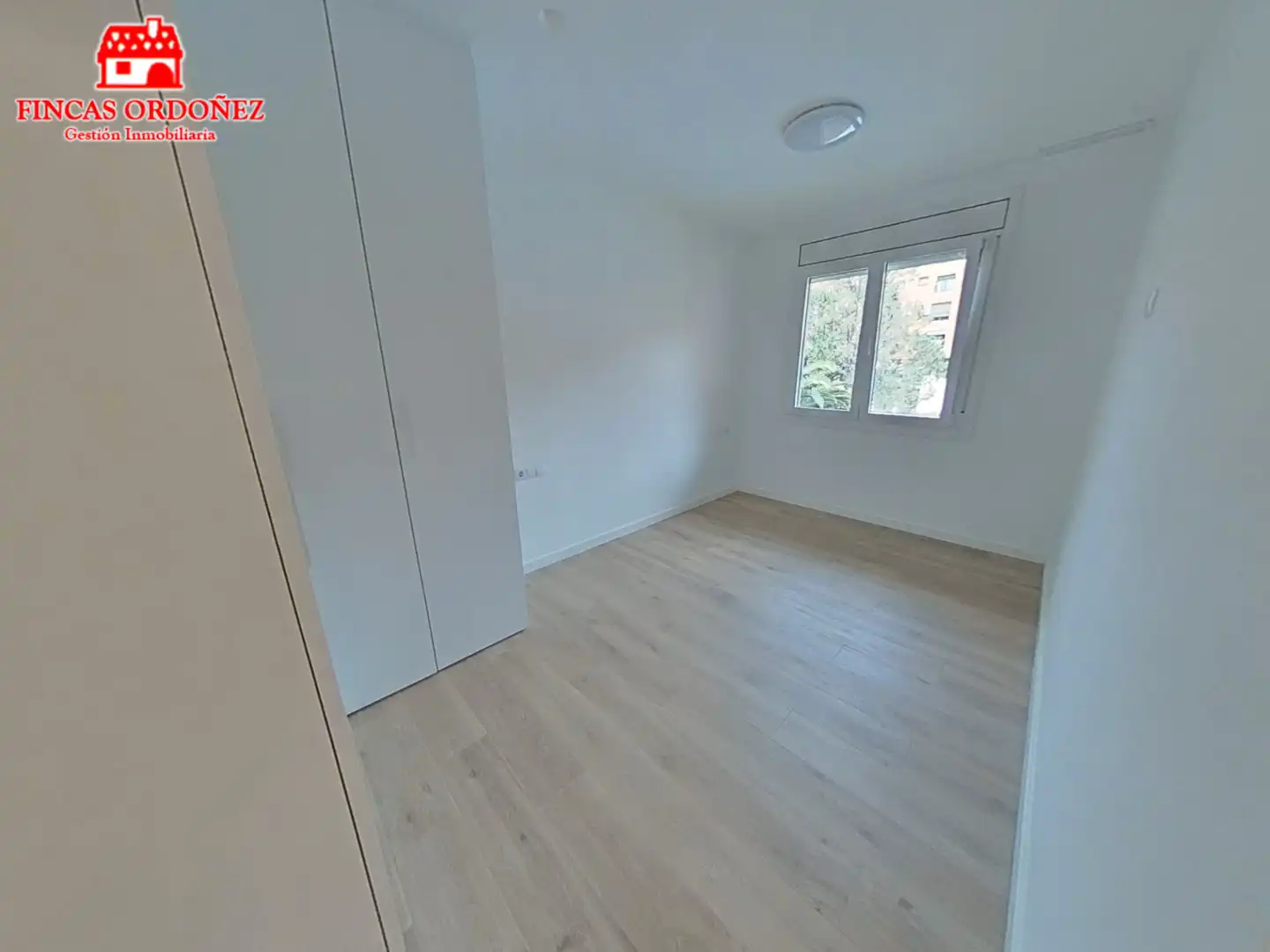Schlafzimmer von Wohnung zum Verkauf in Sant Andreu de la Barca mit Klimaanlage, Heizung und Balkon
