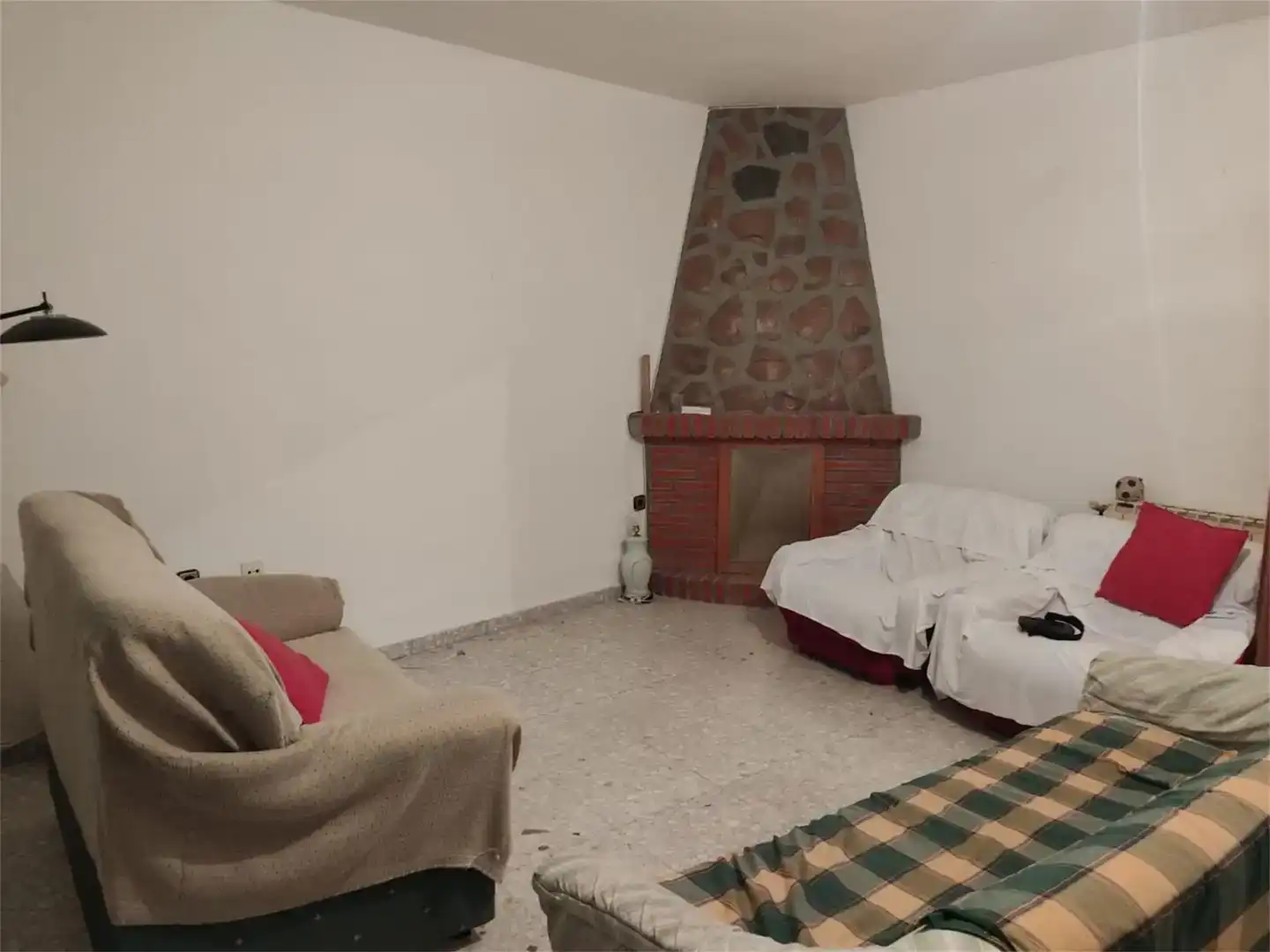 Sala d'estar de Casa adosada en venda en Torrubia del Campo amb Balcó