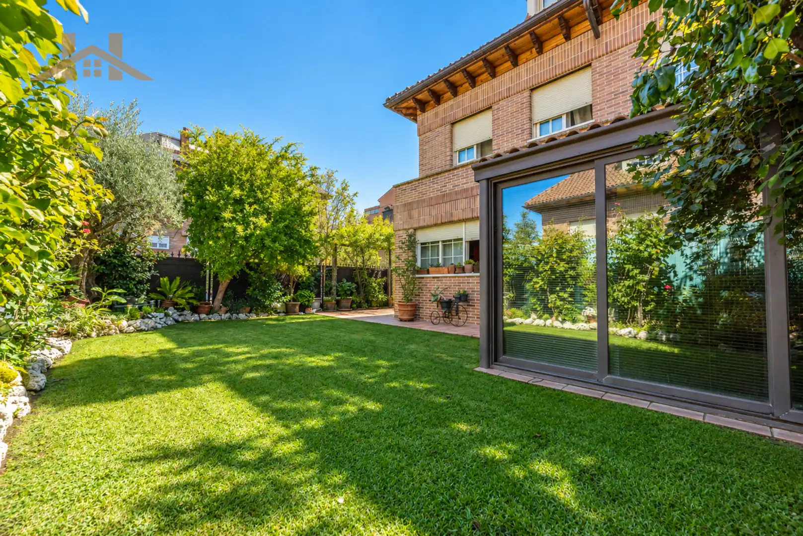 Jardín de Casa adosada en venta en Majadahonda con Aire acondicionado, Calefacción y Jardín privado