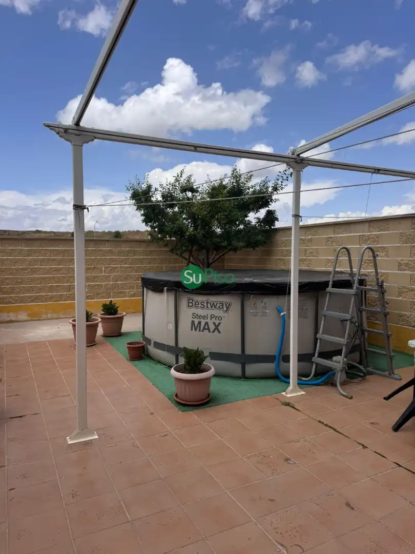Piscina de Casa adosada en venda en Illescas amb Calefacció, Jardí privat i Piscina