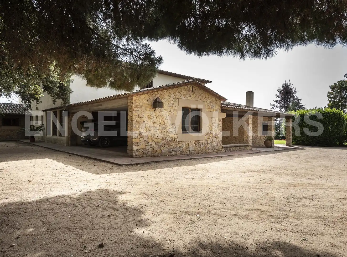 Außenansicht von Country house zum Verkauf in La Garriga mit Heizung und Schwimmbad