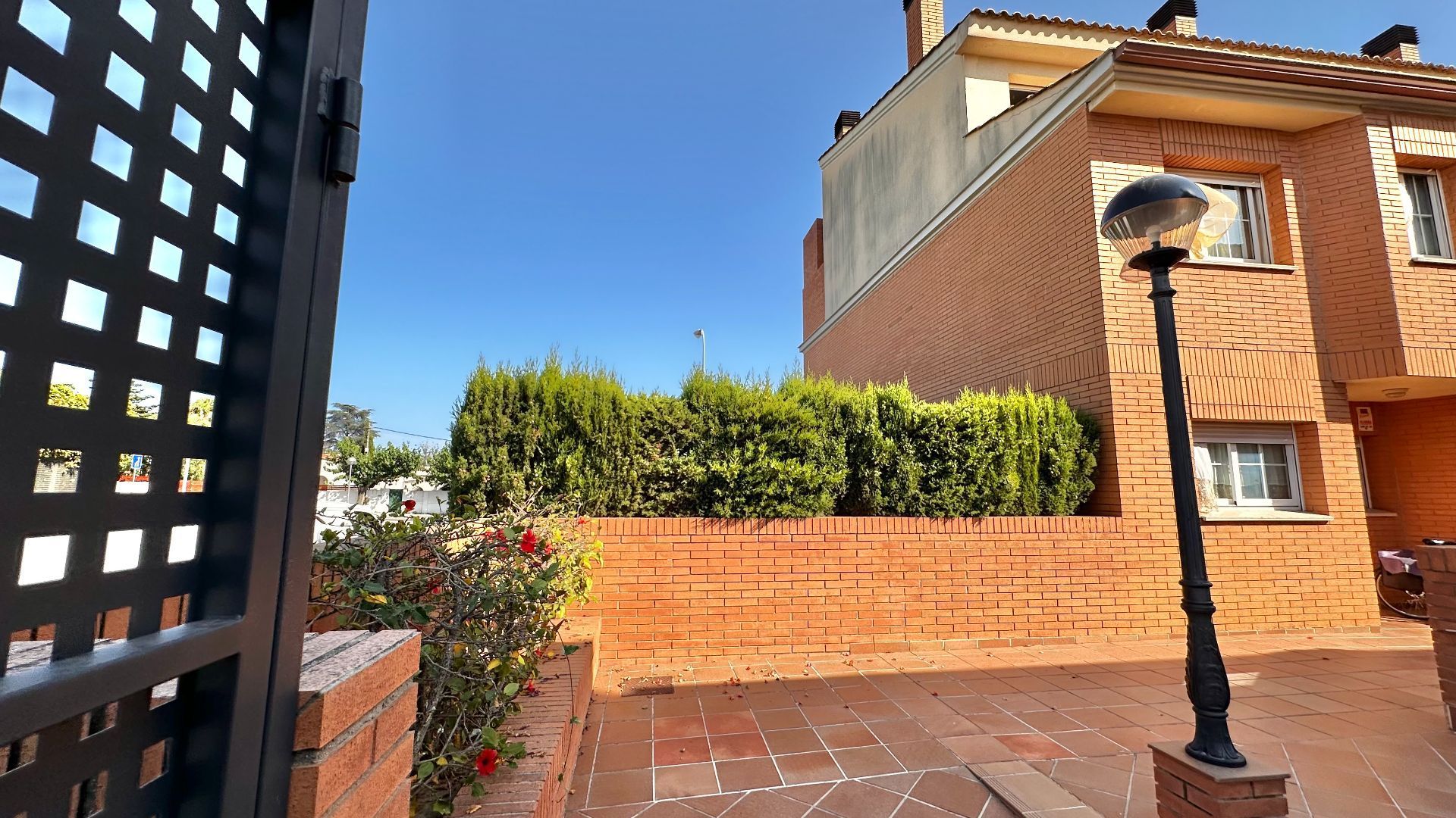 Jardí de Casa adosada en venda en Cambrils amb Jardí privat, Traster i Piscina comunitària