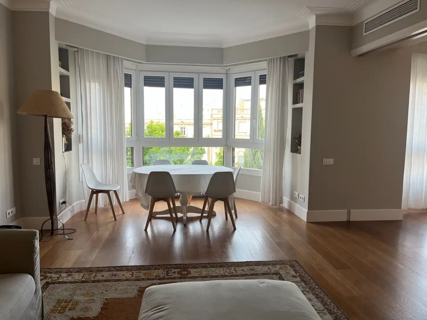 Comedor de Piso de alquiler en Barcelona con Aire acondicionado, Calefacción y Parquet
