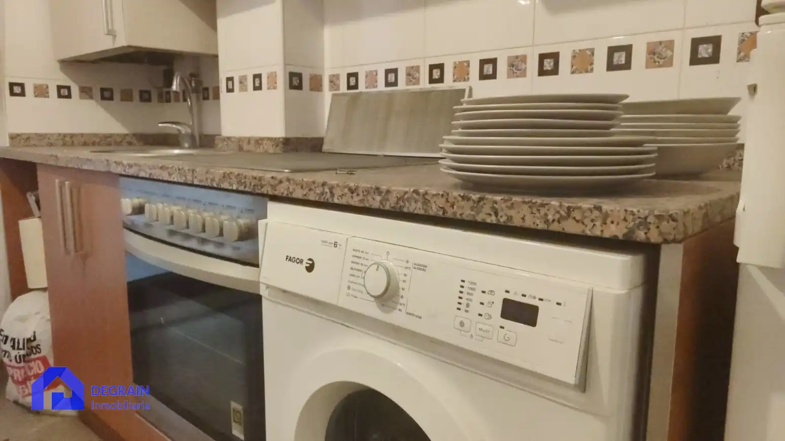 Cuina de Pis en venda en Oviedo  amb Calefacció