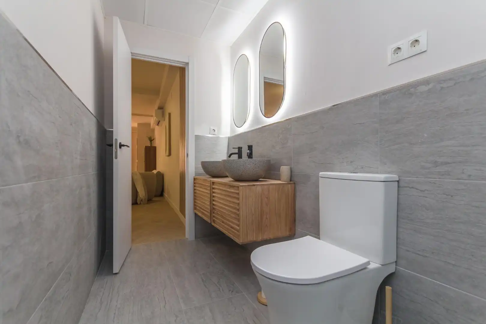 Bathroom of Apartments for sale in Málaga  with Air Conditioner and Furnished