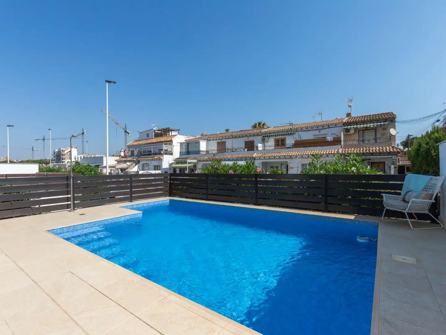 Piscina de Casa adosada en venda en Torrevieja amb Aire condicionat, Calefacció i Terrassa