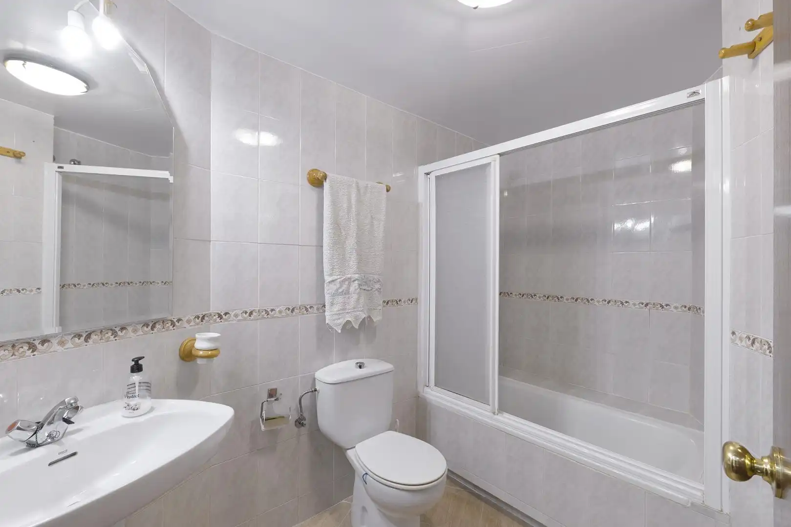 Baño de Piso en venta en Málaga con Piscina comunitaria