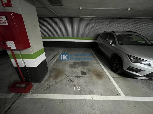 Garaje en Alquiler en Centro - Ariz - Uribarri