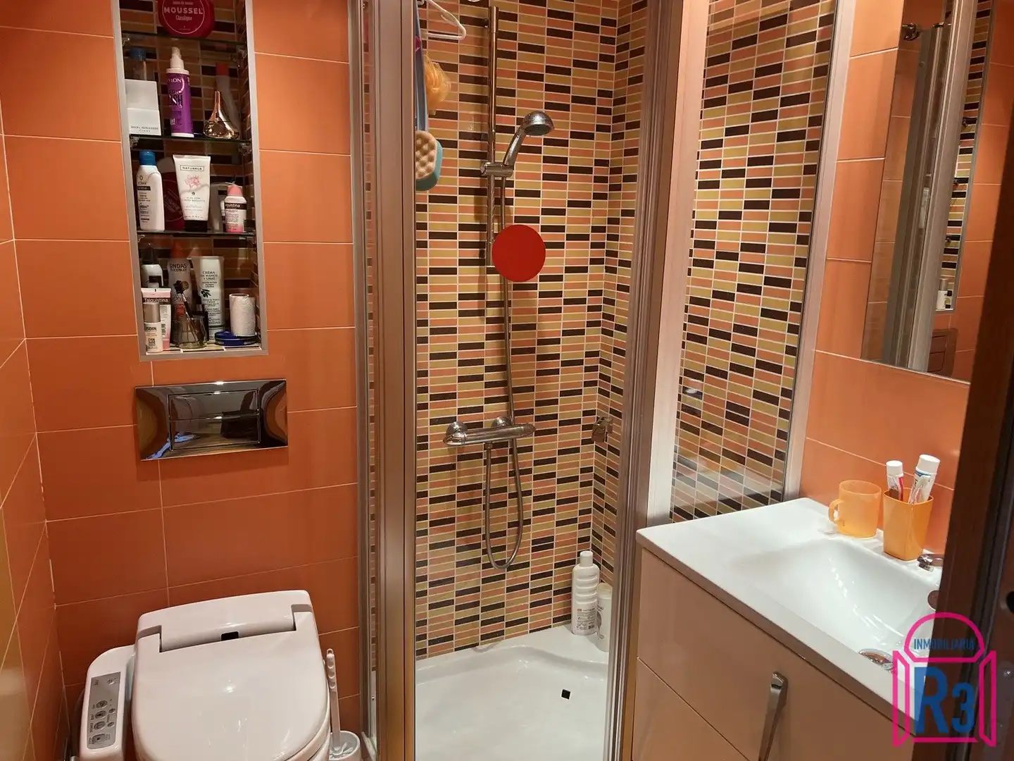 Baño de Apartamento en venta en León Capital  con Calefacción, Terraza y Trastero
