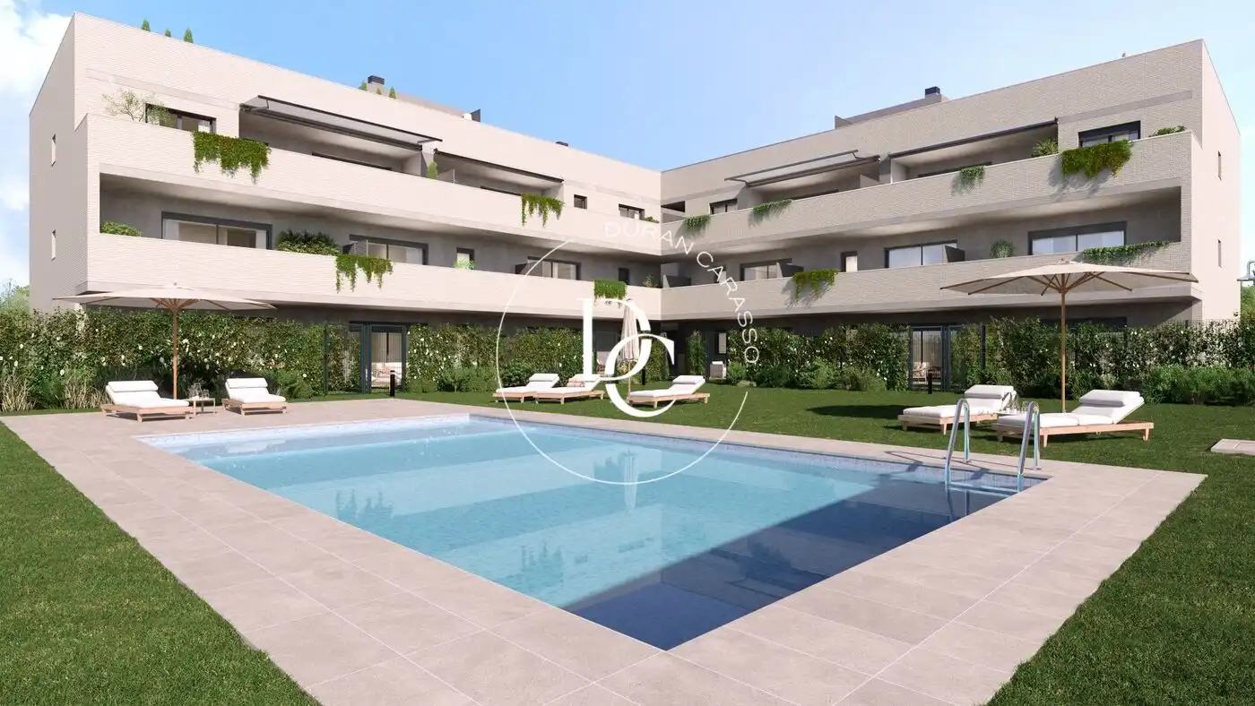 Piscina de Pis en venda en Cubelles amb Aire condicionat, Jardí privat i Terrassa