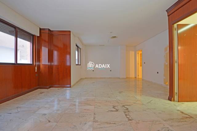 Oficina en Venta en AVDA. CATEDRATICO ANTONIO SILVA en Centro