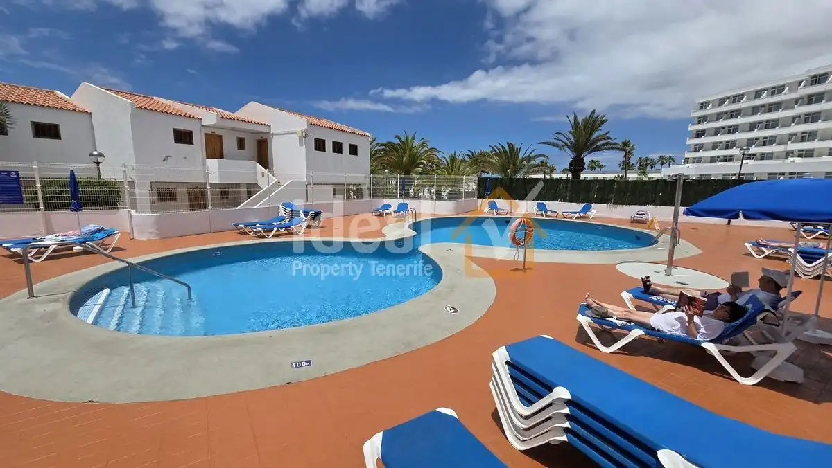 Vista exterior de Apartament en venda en Adeje amb Terrassa i Moblat
