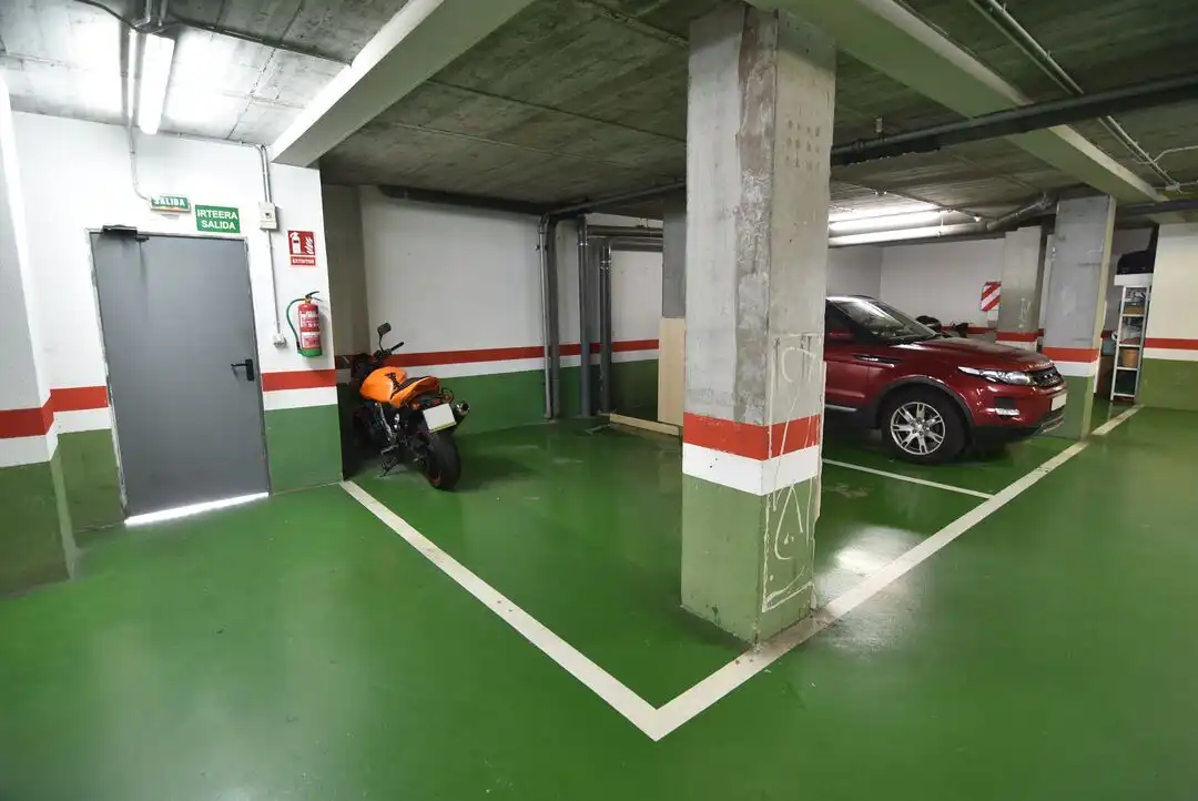 Aparcament de Dúplex en venda en Eibar amb Calefacció, Traster i Moblat