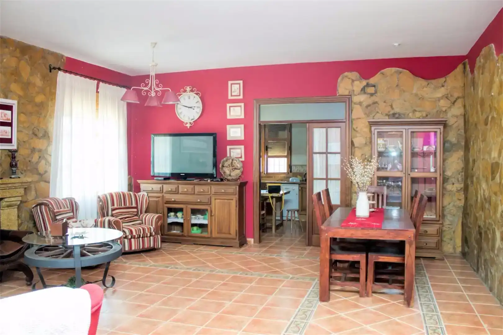 Sala d'estar de Finca rústica en venda en Coria amb Jardí privat, Traster i Moblat