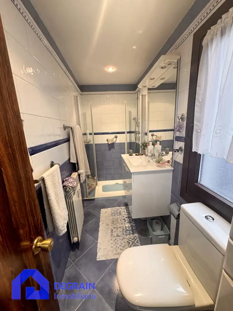 Bathroom of Flat for sale in Oviedo   with Heating and Terrace