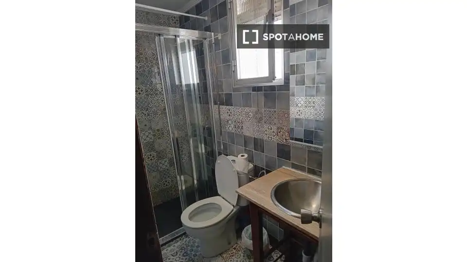 Baño de Piso de alquiler en Madrid con Aire acondicionado, Calefacción y Amueblado