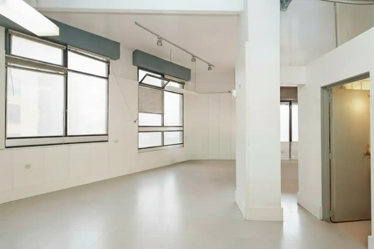 Business premises for sale in Carrer de Palaudàries, imagen 3