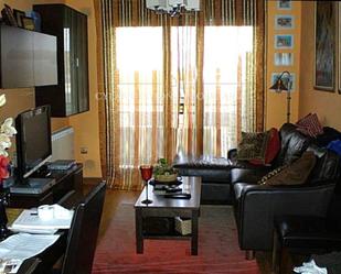 Living room of Flat for sale in Salamanca Capital  with Terrace, Swimming Pool and Balcony