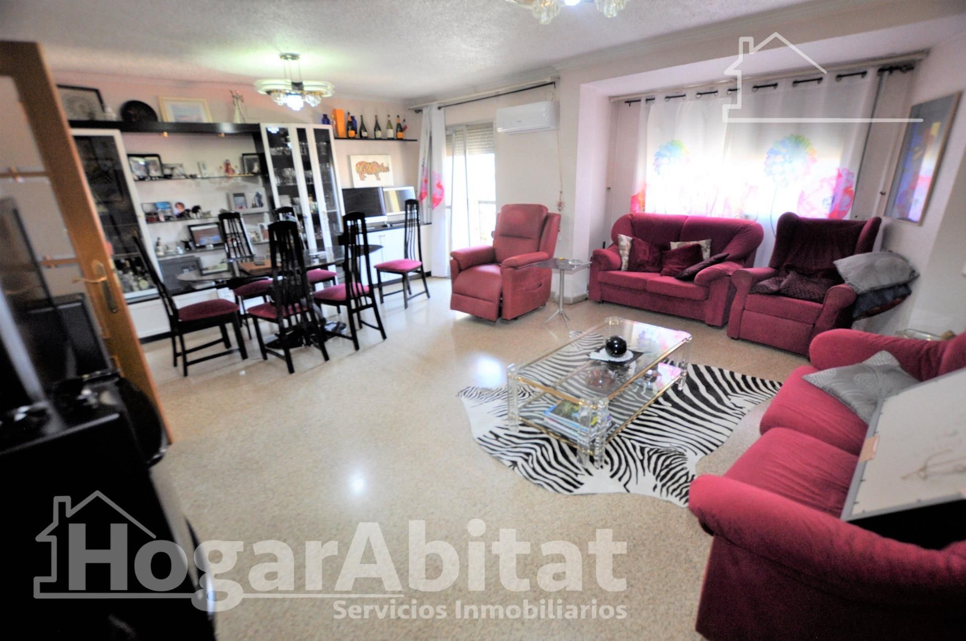 Living room of Flat for sale in  Valencia Capital  with Air Conditioner, Furnished and Balcony