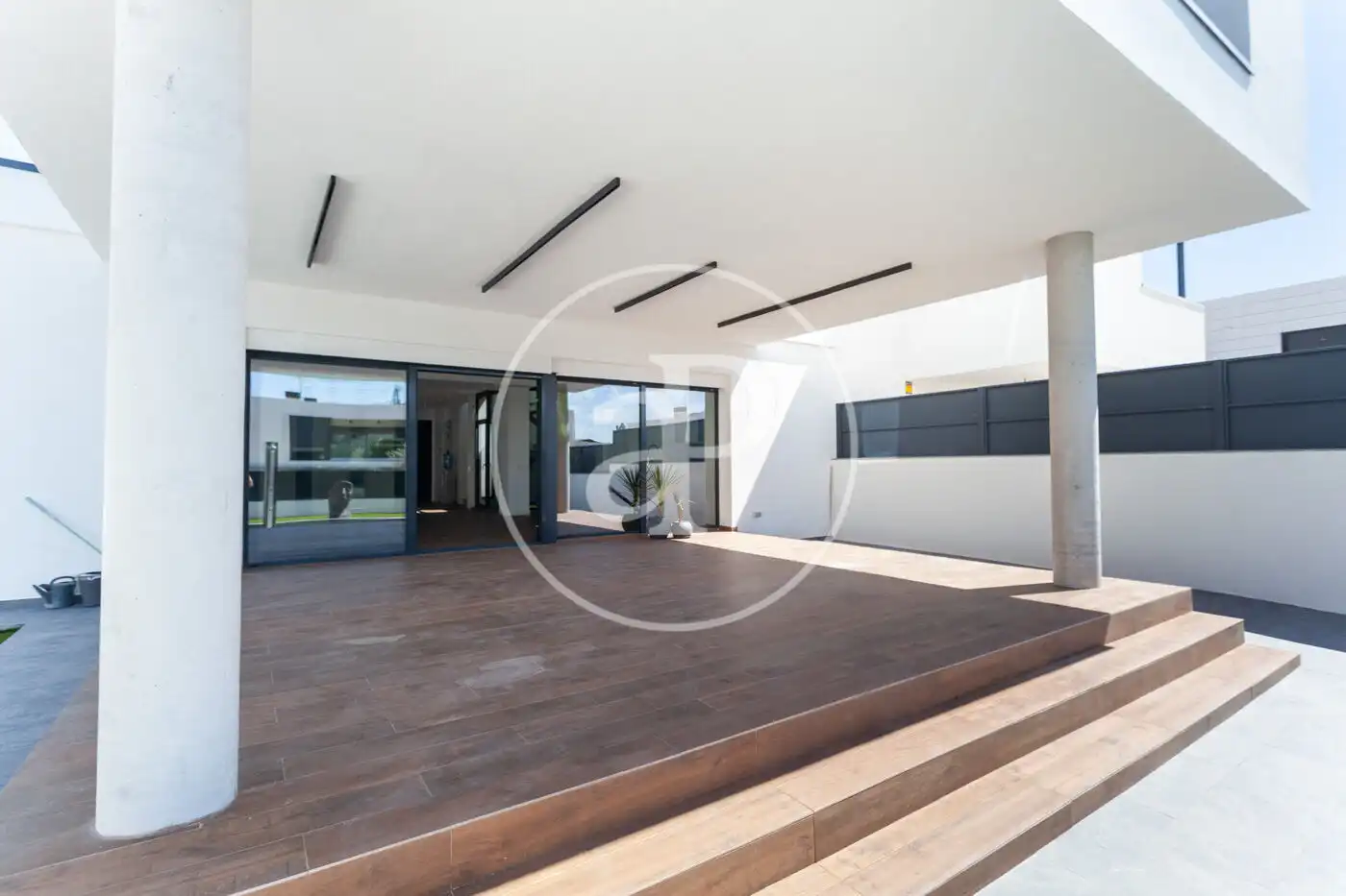 Casa aparellada amb piscina en venda a C. Tallín, imagen 16