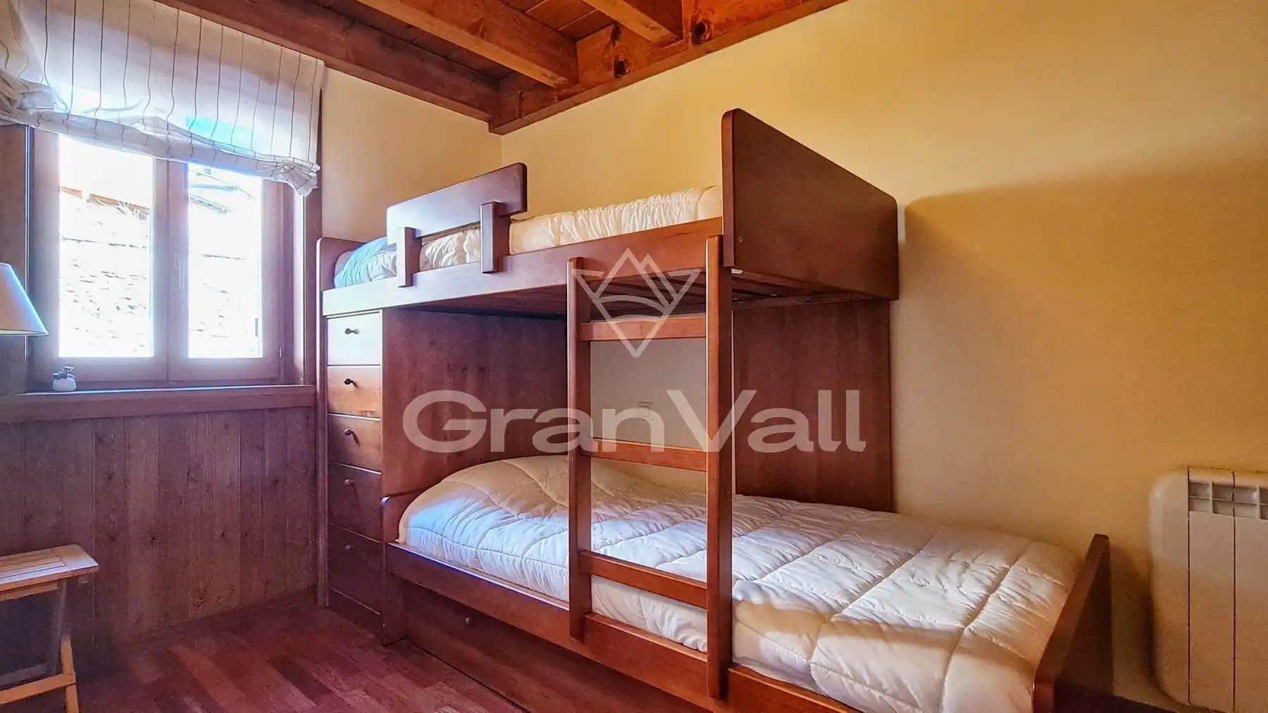 Schlafzimmer von Einfamilien-Reihenhaus zum Verkauf in Osséja mit Heizung, Parkett und Terrasse