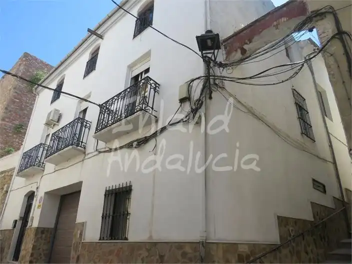 Vista exterior de Casa adosada en venta en Martos con Aire acondicionado, Trastero y Piscina