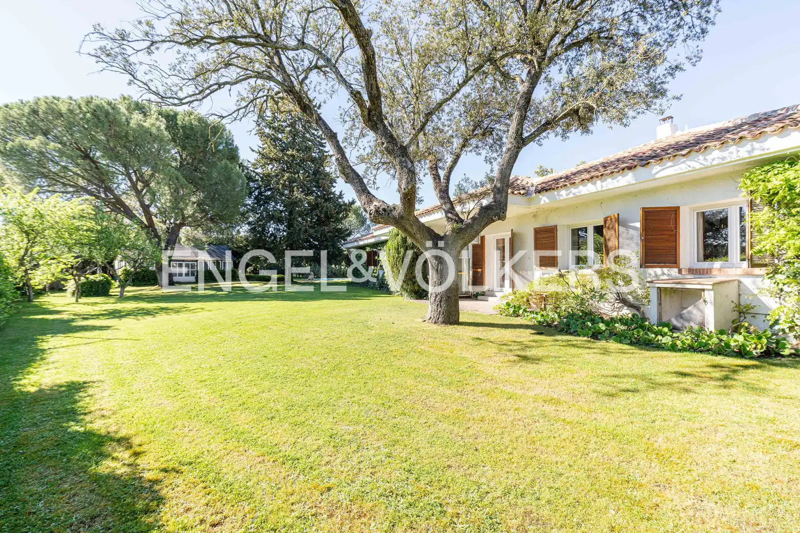 Vista exterior de Casa o xalet en venda en Boadilla del Monte amb Calefacció, Jardí privat i Traster