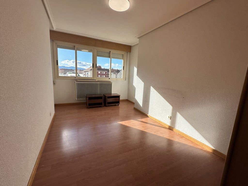 Wohnung zum Verkauf in Calle Paula Montalt, Portillejo - Valdegastea