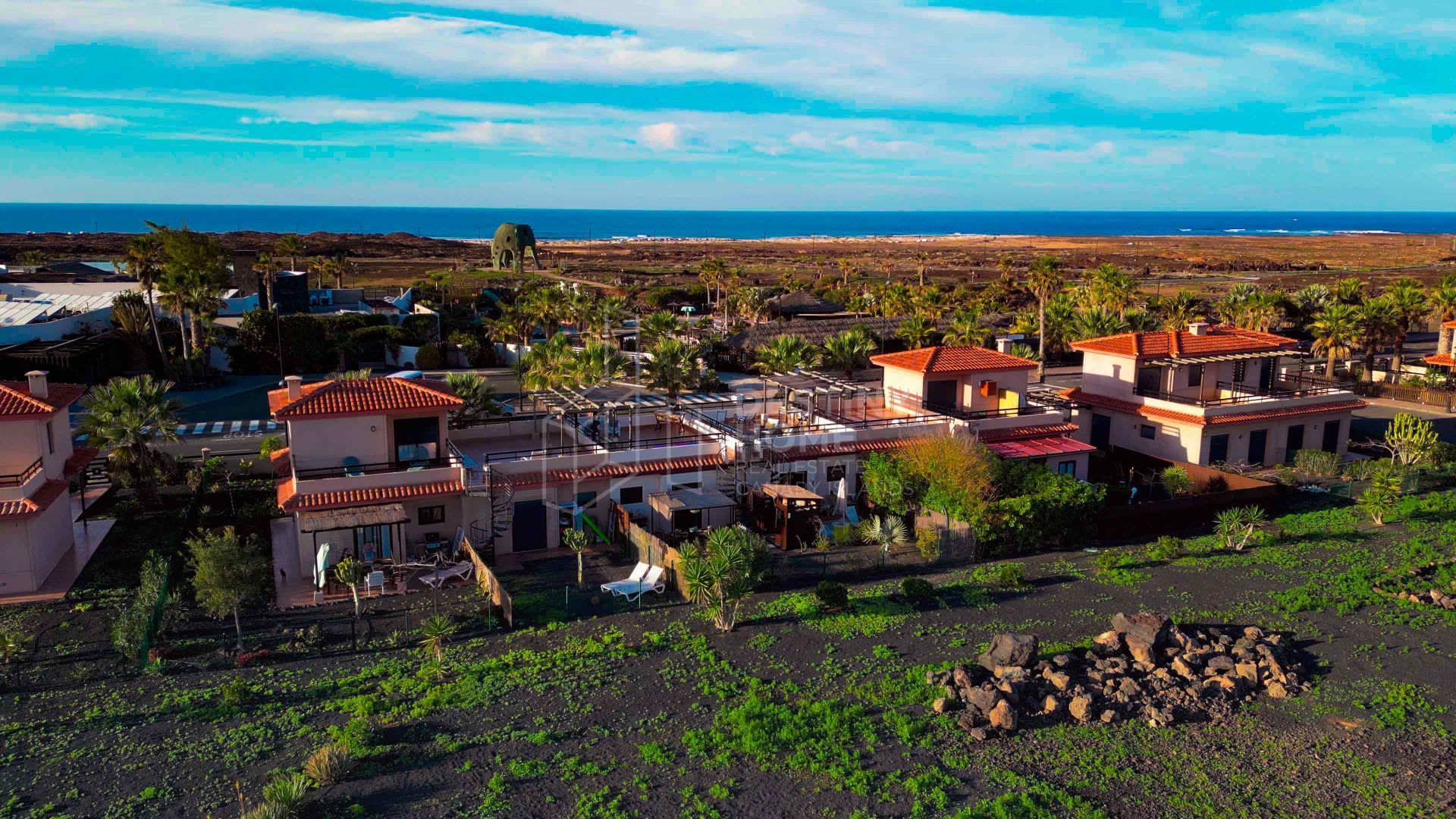 Exterior view of Single-family semi-detached for sale in La Oliva  with Air Conditioner, Private garden and Terrace