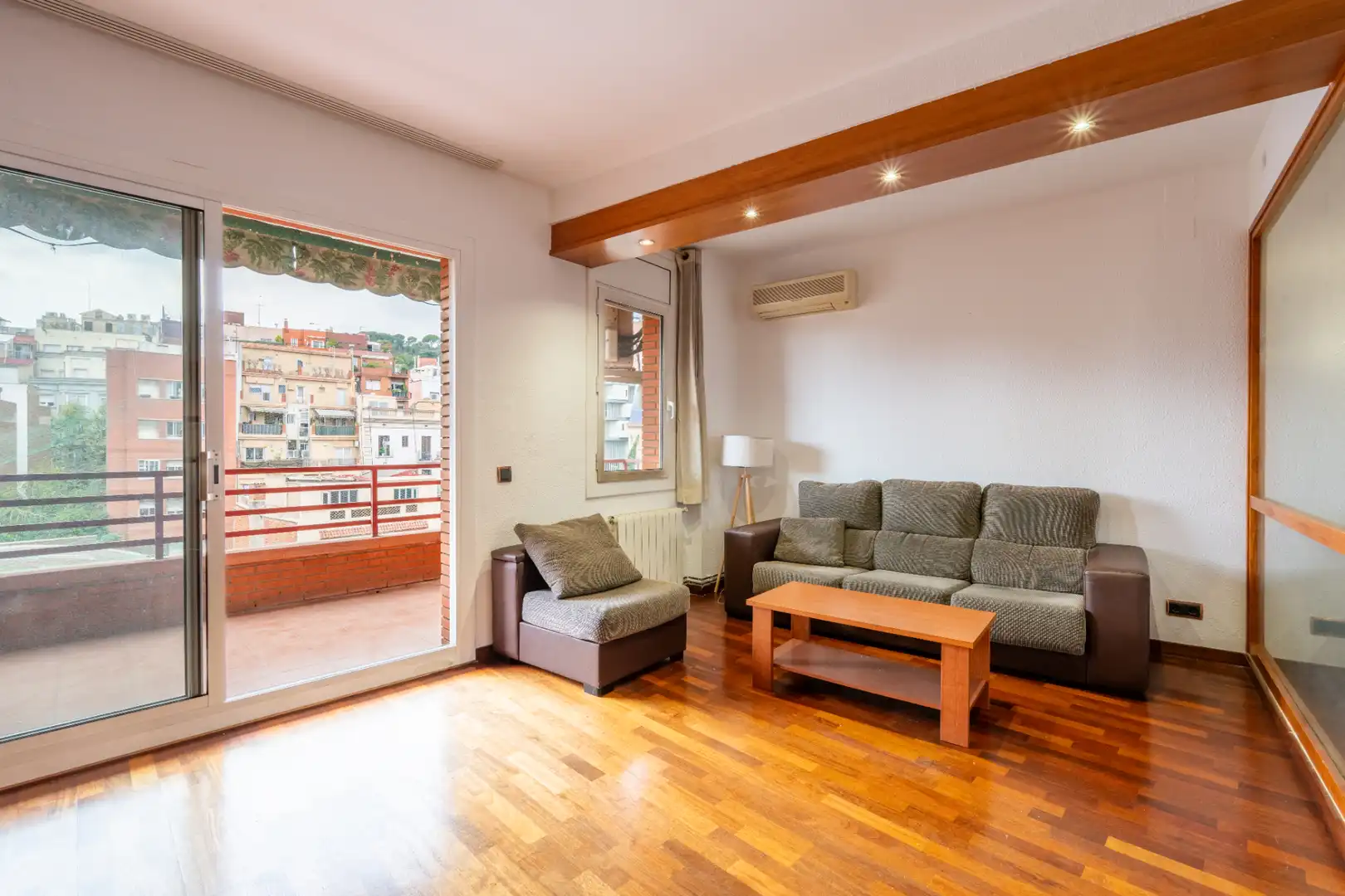Living room of Flat for sale in Gràcia
